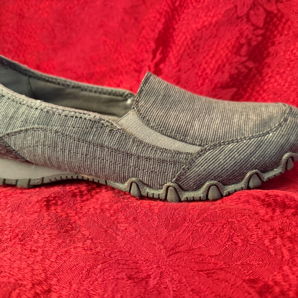 Skechers Gray Canvas Slip on Shoes in a size 8.5 - Picture 4 of 10